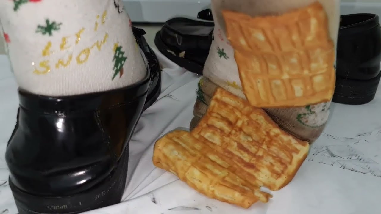 Inshoe Waffle with Dirty Christmas Socks