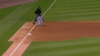 TOR@CWS: Donaldson slides to snag a grounder at third