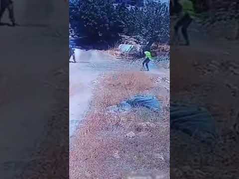 الاحتلال يعتدي على عامل نظافة قبل اعتقاله