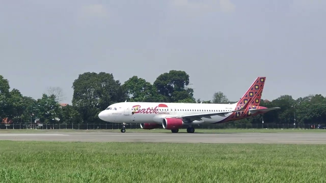 Batik Air Airbus A320-200 spool up and departure heading to MLG