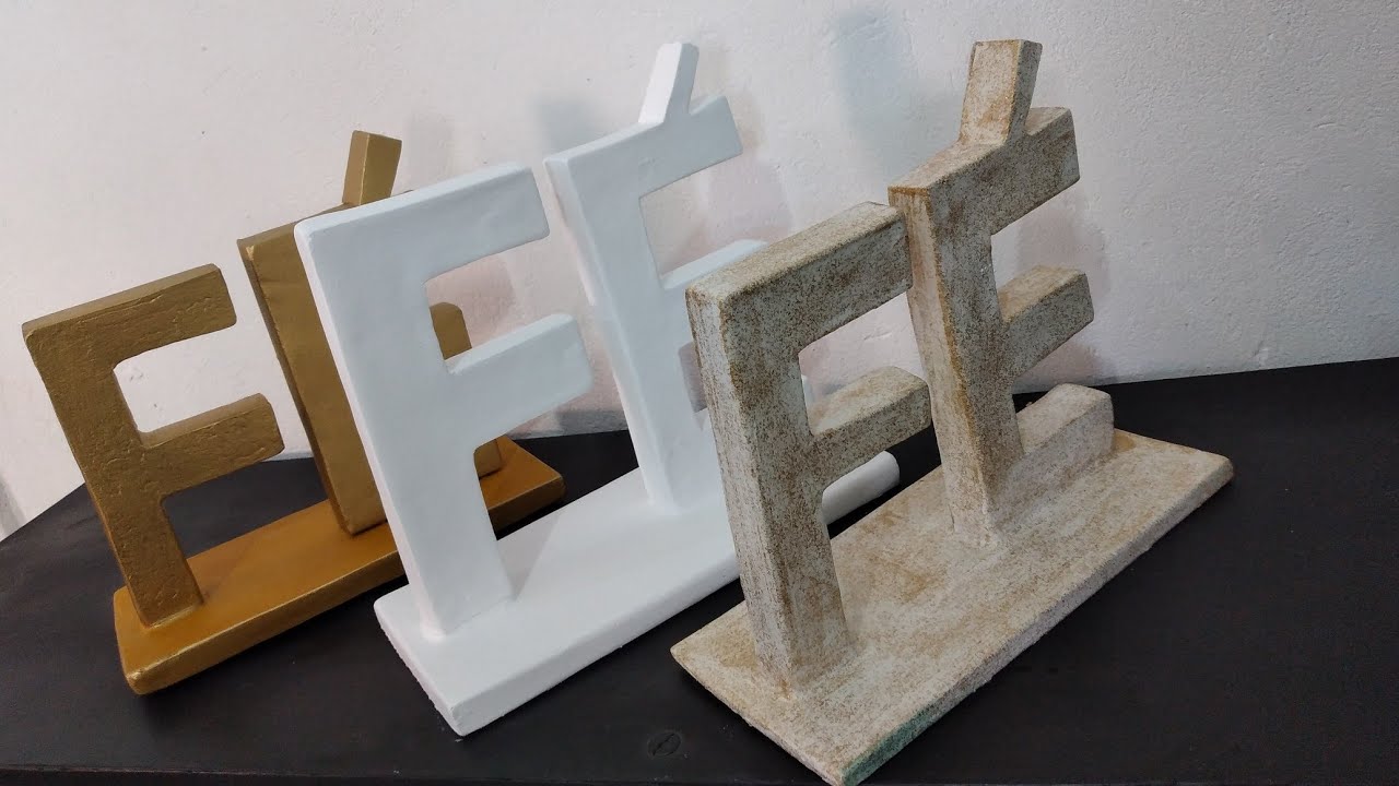 LETRAS FEITA COM GESSO PALAVRA FÊ.