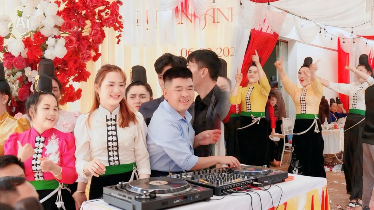 MẾT CỚ ÊM PẢ VÀ GÁI BẢN CẲM NHẢY TẠI LỄ ĂN HỎI - CÔ DÂU NGỌC ANH & CHÚ RỂ QUYỀN ANH 