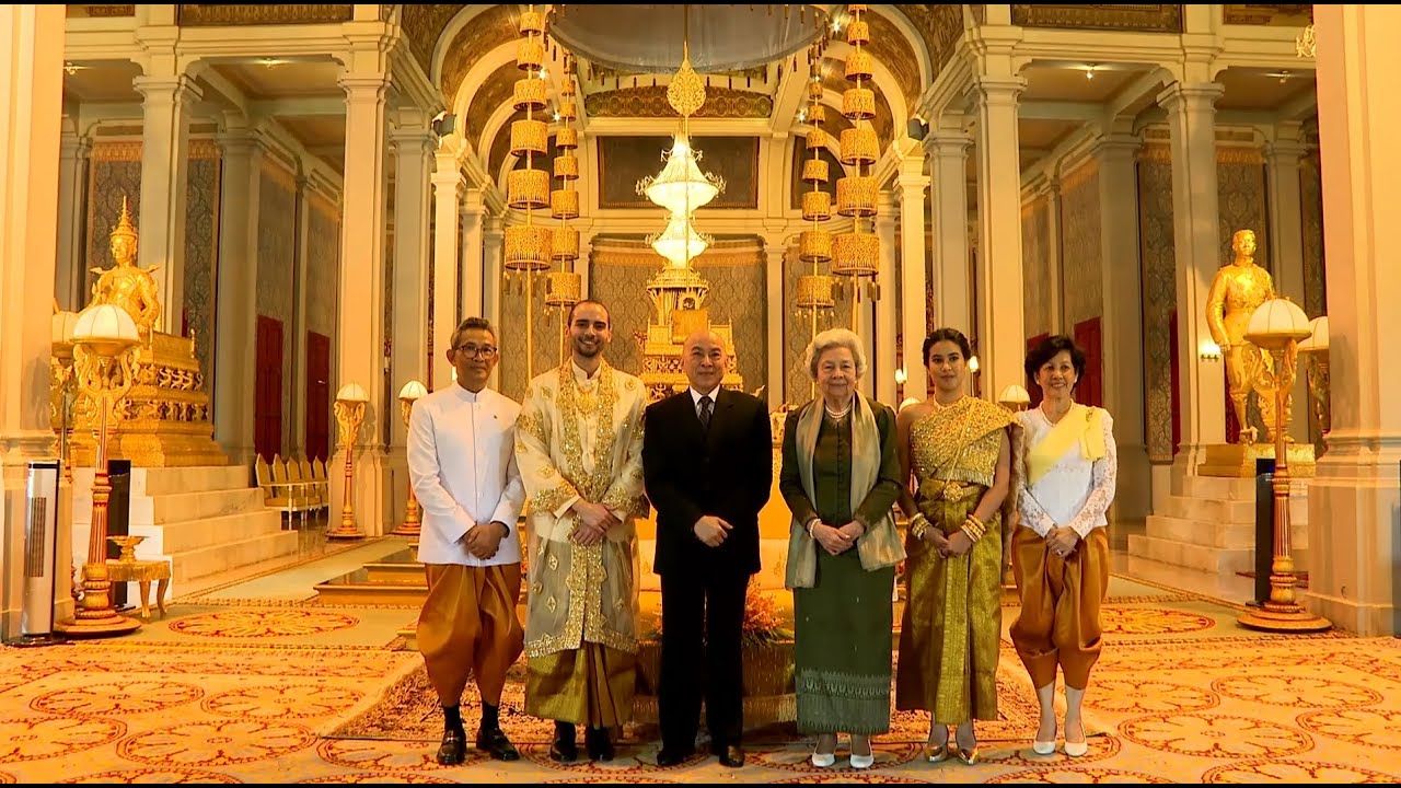 ព្រះមហាក្សត្រ និងសម្តេចព្រះមហាក្សត្រី ប្រោសព្រះរាជទានសម្តេចរាជបុត្រីព្រះអនុជ ចូលក្រាបថ្វាយបង្គំគាល់