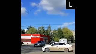 Полицейский На Ходу Выпал Из Служебного Автомобиля