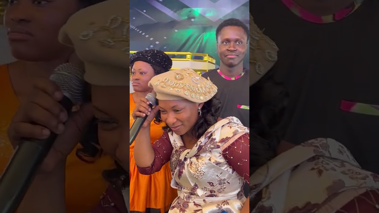 Thanksgiving Sunday service with WOLI AGBA ft APEKEOLA, the whole church couldn’t stop praising God