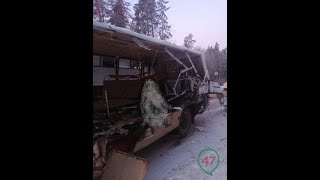 Бульдозер ковшом вспорол левый бок автобуса: Смертельное ДТП в Ленобласти