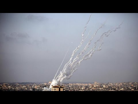 El Ejército Israelí Bombardea Gaza En Represalia Por El Lanzamiento De Cohetes Palestinos