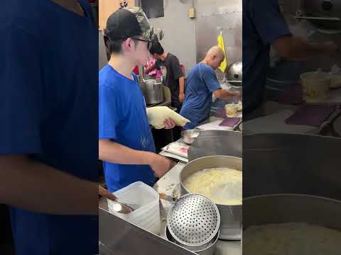 台北最美味的蕃茄牛肉麵「四平街蕃茄牛肉麵」,刀削麵真的太讚了吧