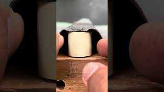 Maneira simples e correta de conseguir prender telhas sem amassar #BrasilDIY #TécnicaTelhado