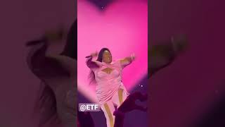 Lizzo Showing Love To Her Fans At The Vmas