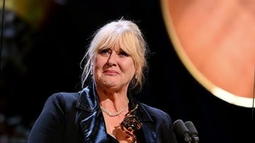 "Sarah Lancashire, Aged 58, Opens Up About Severe Menopausal Symptoms, Including Grocery Store