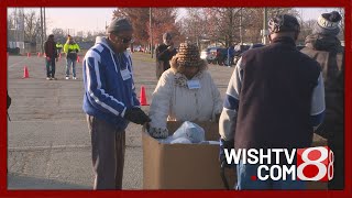 Mount Paran Baptist Church in Indianapolis hosts drive-thru turkey giveaway
