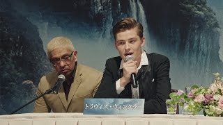 松本人志、「タウンワーク」新CMで知的な通訳に　アドリブで英語も披露