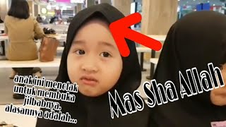 Mas sha Allah. Inilah alasan anak kecil ini tidak mau membuka Jilbab nya || VIRAL!!!