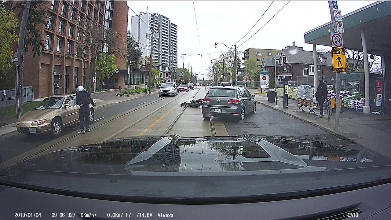 ACCIDENT DANFORTH AND BROADVIEW CAR UTURN YouTube