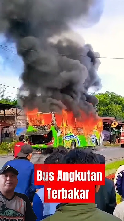 bus terbakar di pinggir jalan Untung ada mobil pemadam #shortvideo #shorts #short