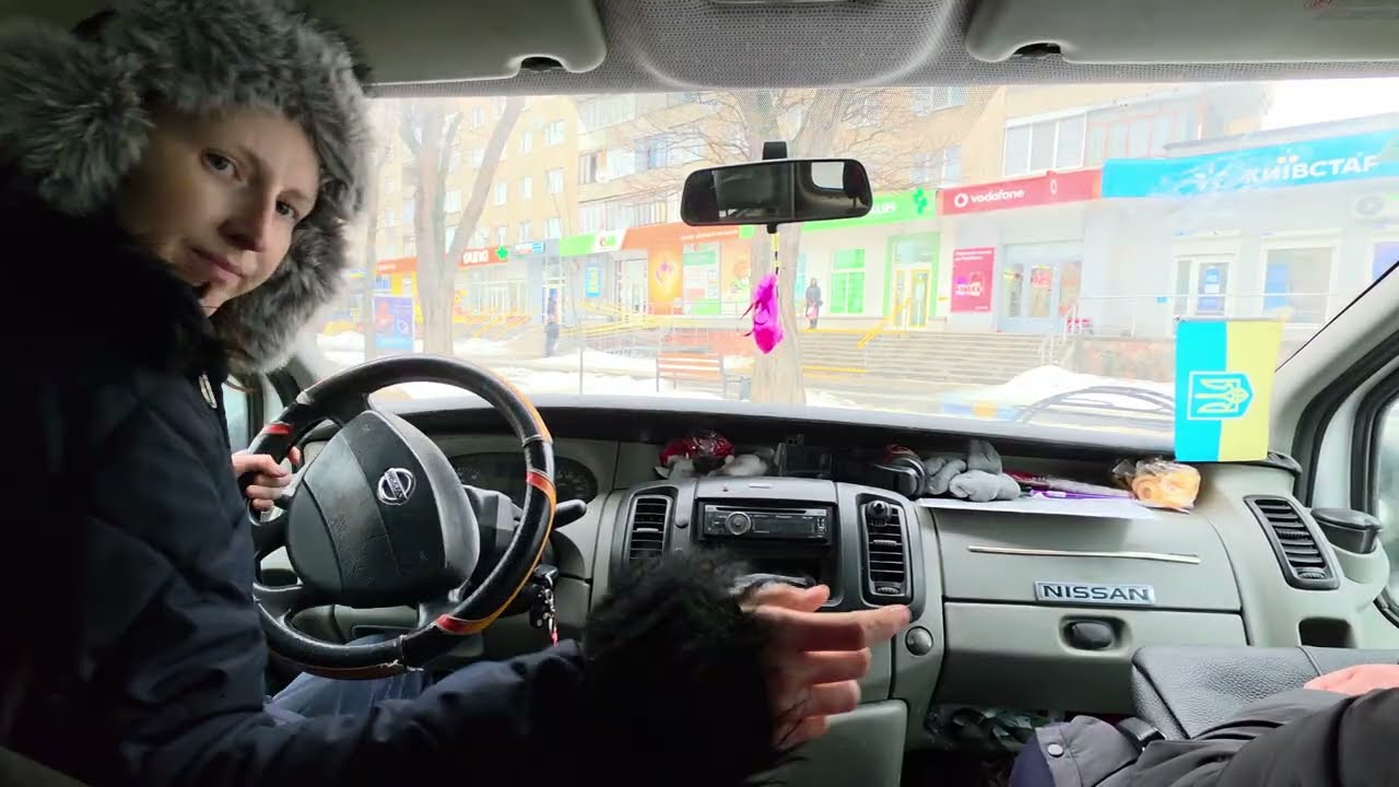 ASMR ❄️ REVVING IN TRAFFIC LIGHT 🚦 Woman Driving Manual Car in the City 🎀 