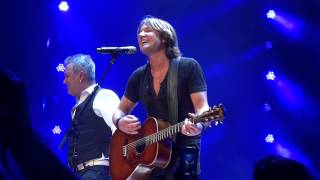 Video thumbnail of "Keith Urban & Jimmy Barnes sing Flame Trees Sydney Wed 30th January 2013"