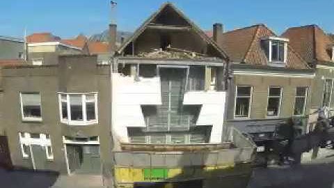 De sloop van de discotheek X-Ray in Zwolle is begonnen