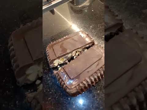 شكلاط بحشوة كراميل بالفول السوداني 