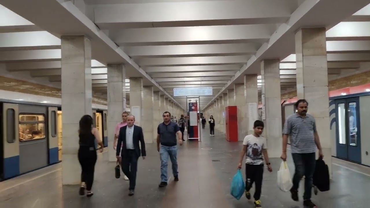 Станция метро Новые Черёмушки Расположена в Столице районов-хрущёвок и построена в 1962 году #metro