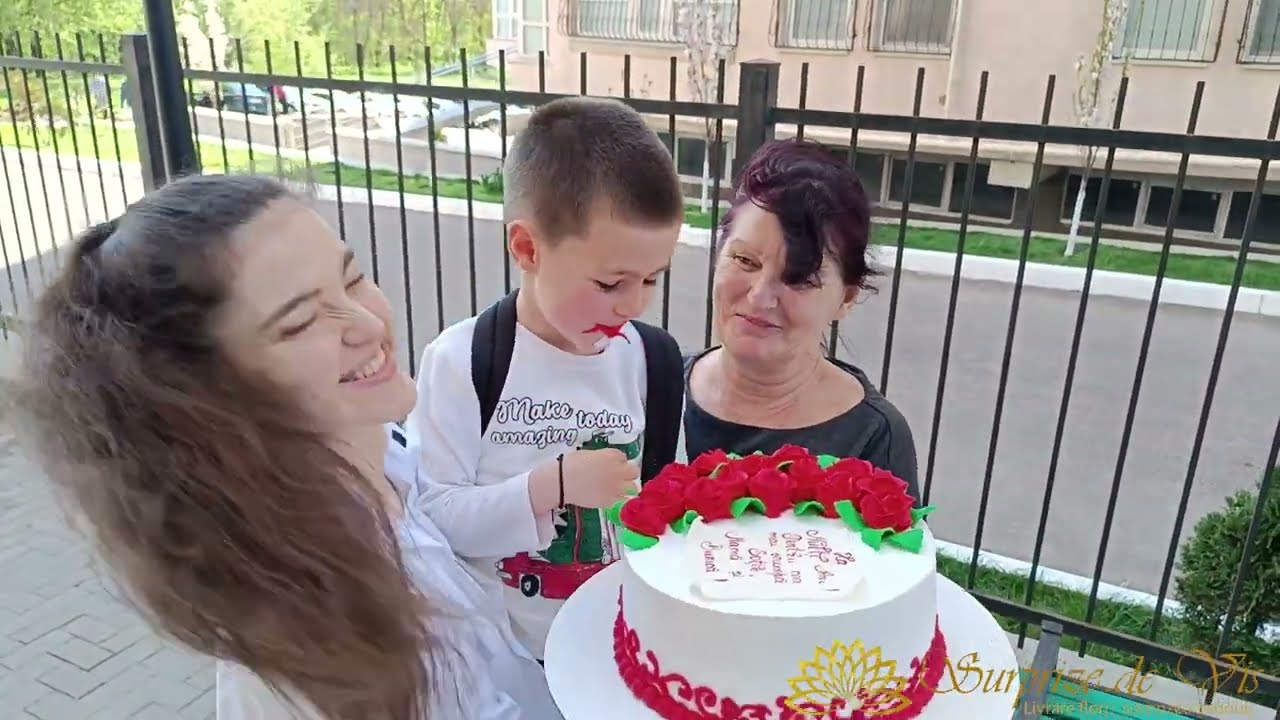 La mulți ani pentru cea mai scumpă mamă și bunică. Emoționant!