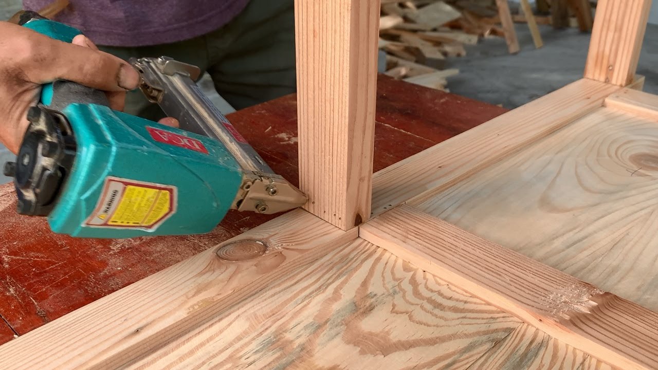 Great Woodworking Ideas For The Kitchen // How To Make Useful Storage Shelves In The Kitchen