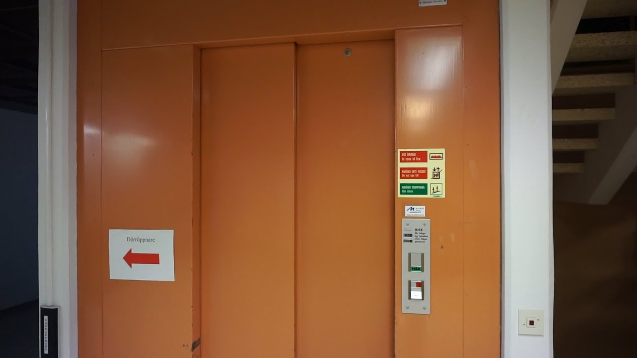 Original 1980 DEVE holeless hydraulic elevator @ Stationsesplanaden 10, Arbrå, Sweden