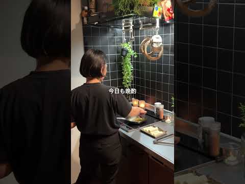 みぽこ_モラ夫が寝た後の晩酌レシピのレシピ: 酒がとまらん！エビの春巻き #簡単レシピ #PR #シンハービール #シンハーライト #Singhabeer #SinghaLite #タイビール