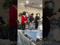 埃及航班延誤5小時⌛中國大媽開氣功班🧘‍♀️候機室旅客跟著推掌#飛機延誤 #埃及機場 #八段錦 #氣功 #一分鐘看新聞 #文化輸出 #旅遊趣事