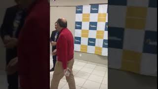 Flávia Arruda Abraça Wasny De Roure