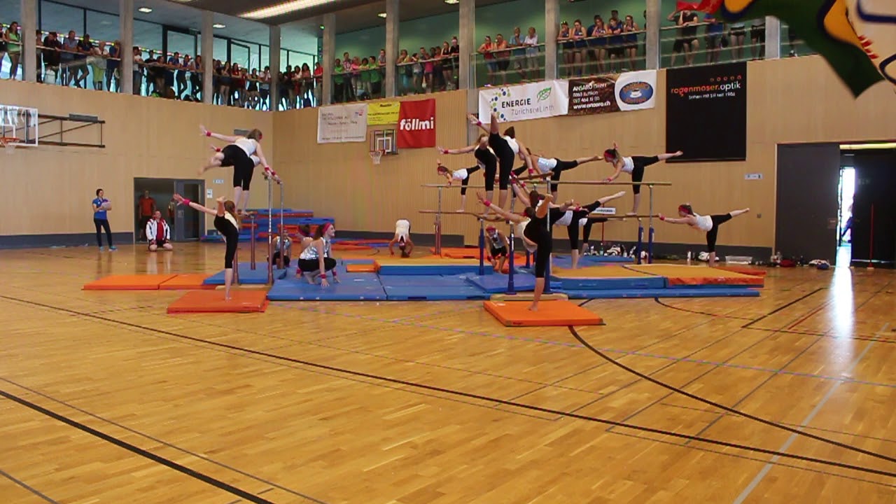 STV Kriessern am Schulstufenbarren (Note 9,70)