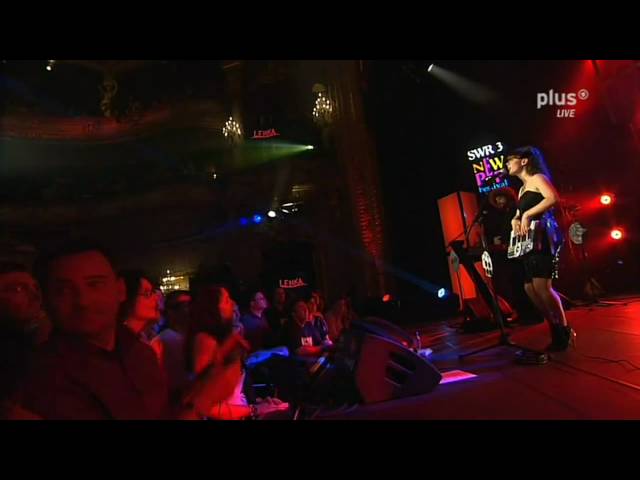 07 Don`t Let Me Fall - Lenka live at New Pop Festival class=