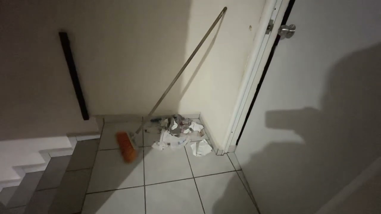 Vlogs //acompañame a limpiar mi recámara 😱