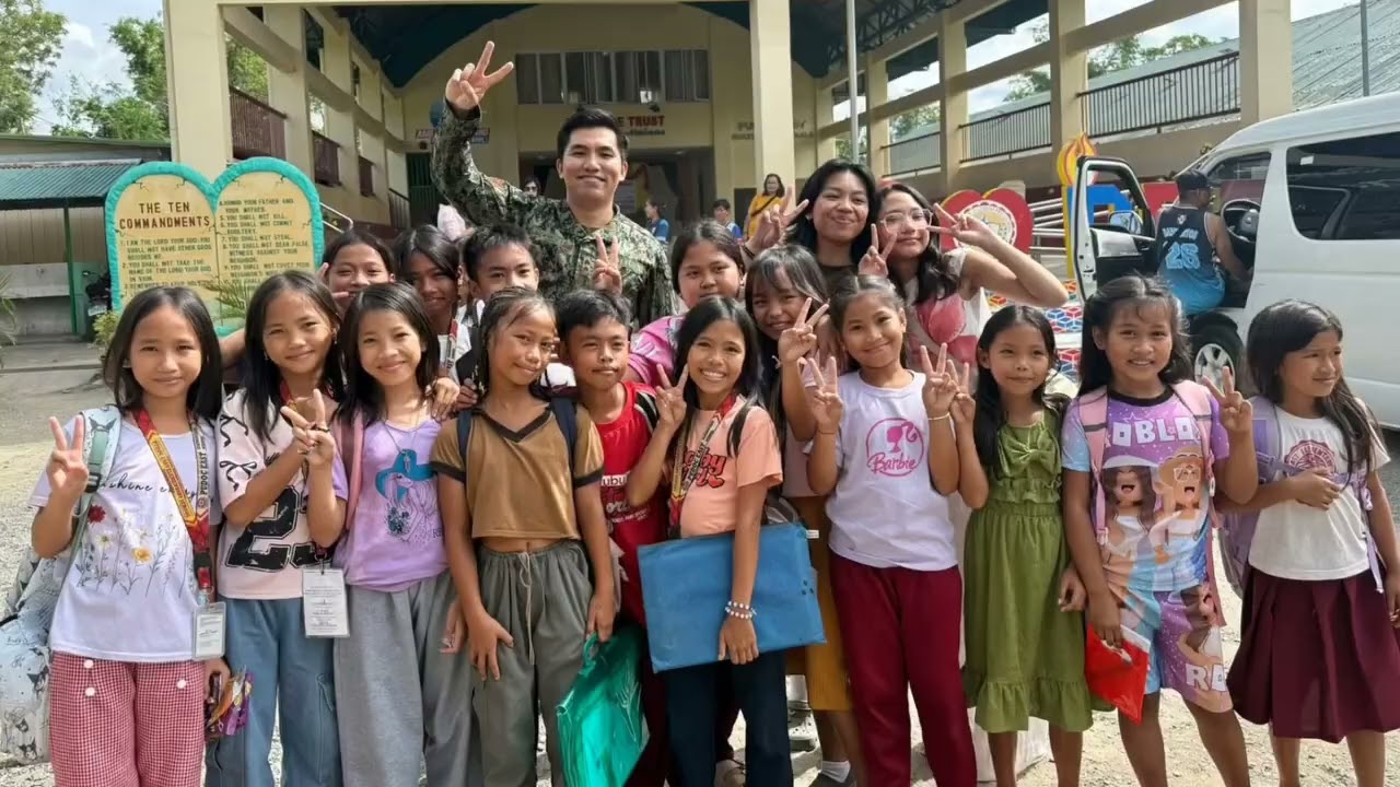 GIFT GIVING ACTIVITY AT NUTRI-PROGRAM ISINAGAWA NG 103RD MANEUVER COMPANY, RMFB 1