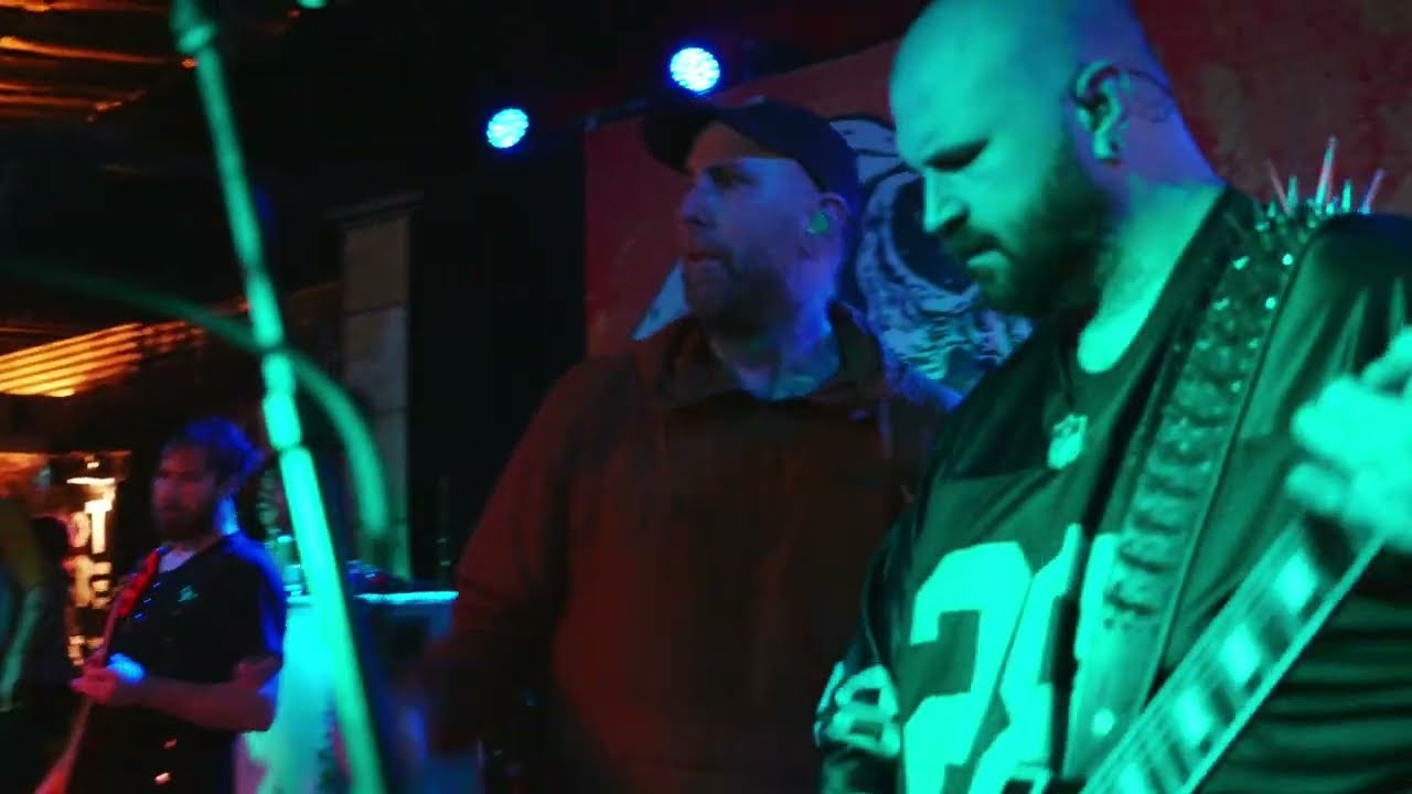 The Acacia Strain - Dr. Doom - Live at Crowbar auf YouTube ansehen The Acacia Strain - Dr. Doom - Live at Crowbar auf YouTube ansehen