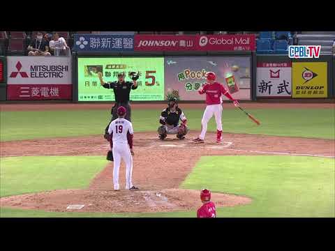 08/29 味全 VS 樂天 五局上，陳克羿發生投手犯規，壘上跑者推進一個壘包