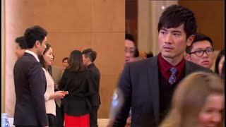 Dia mendorong pacarnya ke saingannya, tetapi ketika dia melihatnya dengan saingannya, dia sangat cem