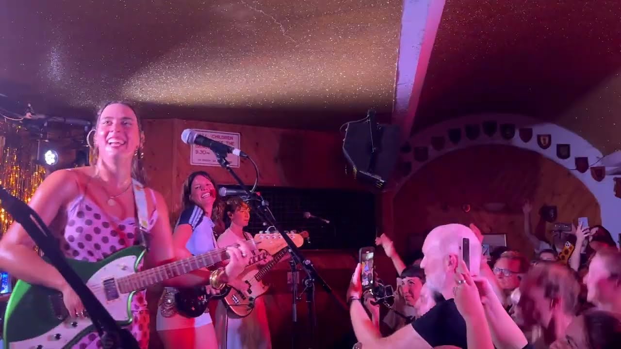 Hinds - Bamboo - Live @ Moth Club, London - 08/2025