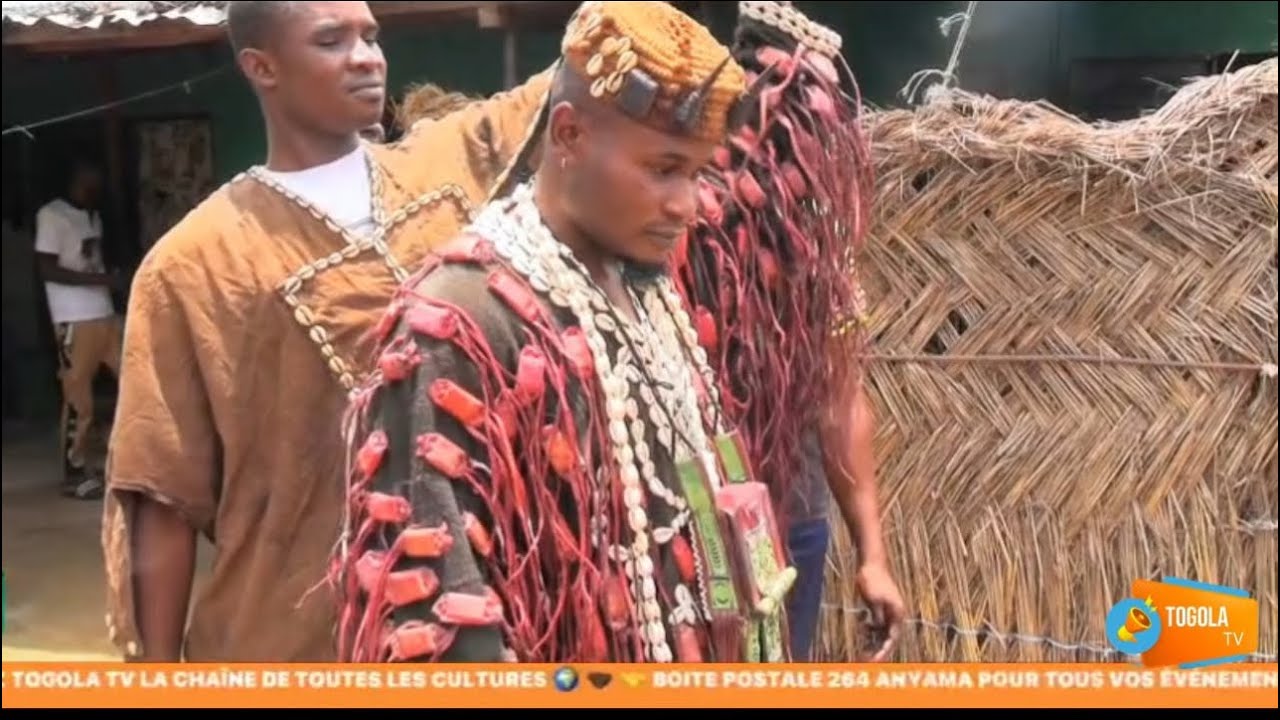 WASSOLO DAOUDA SIDIBÉ ET SON STAFF AVEC OUMAR KOUYATÉ A TENGRELA CHEZ GUETTO DJANFREIN ROI 12 12