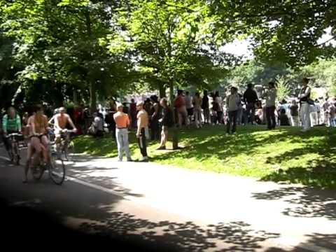 Brighton Naked BIke RIde - YouTube