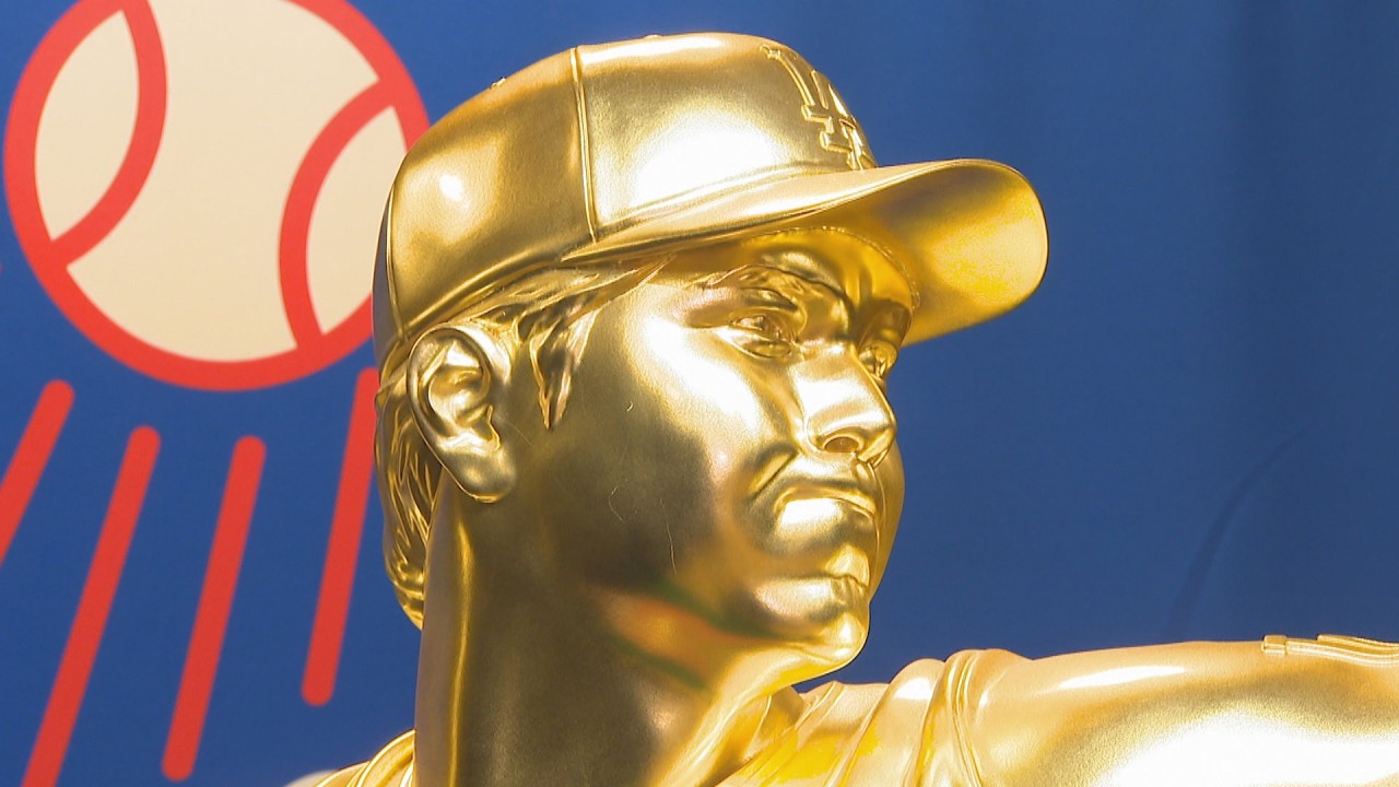 黄金の二刀流」大谷翔平選手の等身大黄金像2体(参考1億円)も展示！高松