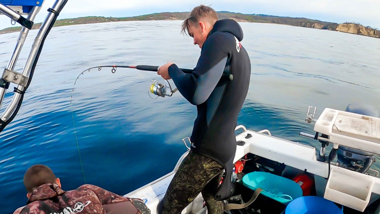 First Time To The FAD Fishing & Spearfishing Mixed Bag On The Boat