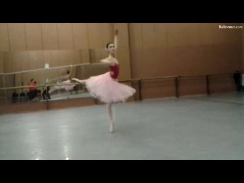Pirouette Attitude  en dedans
