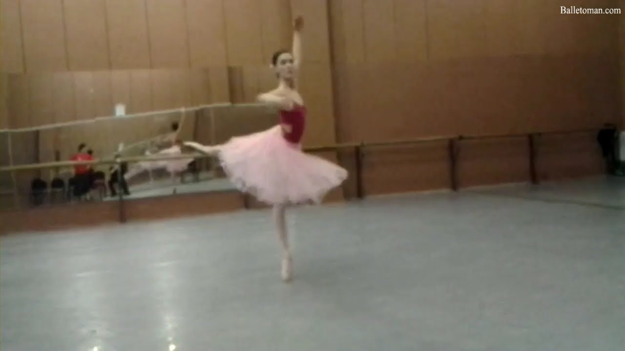 Pirouette Attitude  en dedans