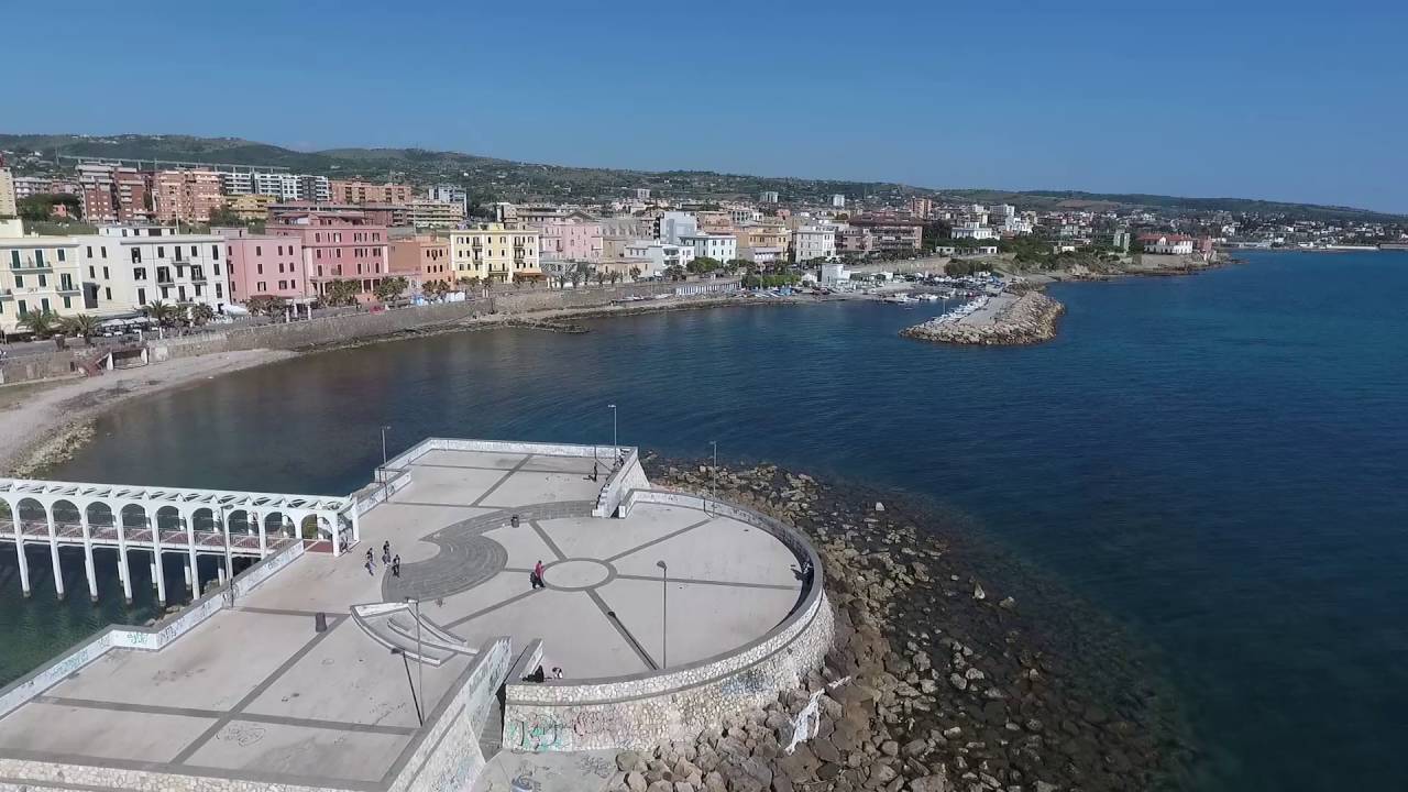 Riprese aeree con drone del lungomare di Civitavecchia