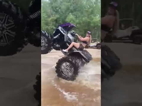 بنت تفلق في الدراجة اربع عجلات