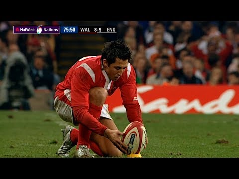 Henson kicks huge penalty to beat England in 2005 | NatWest 6 Nations