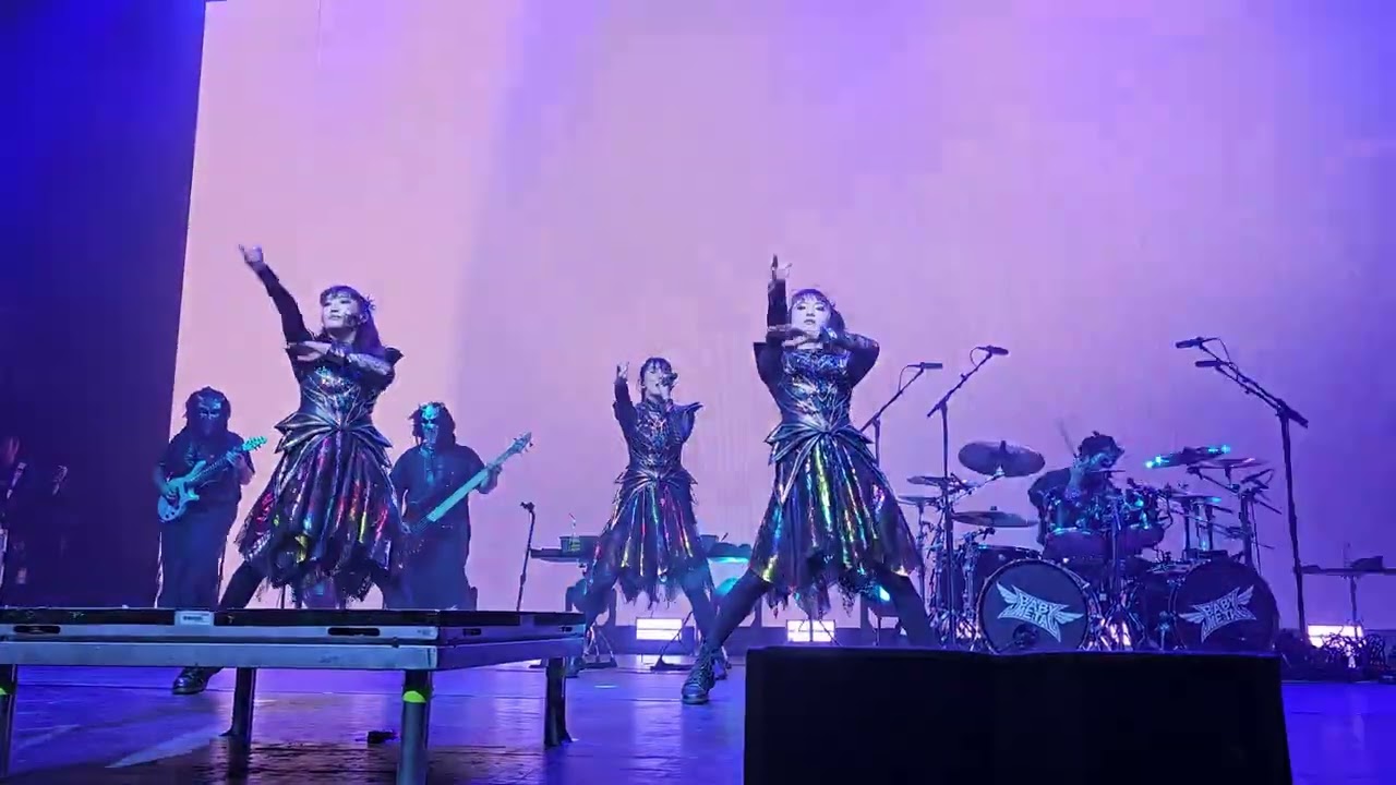 BABYMETAL - Light and Darkness