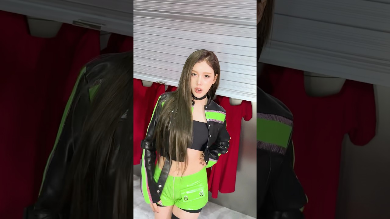 Dancin’ around in my tight dress✨ 